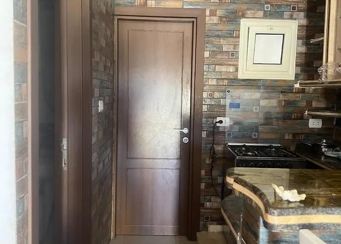 Private Entrance, Garden And Backyard Chalet